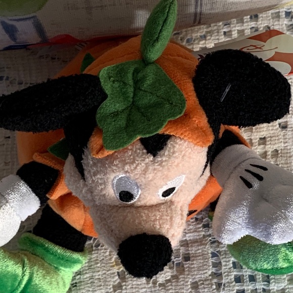 NWT, Vintage rare Mickey Mouse Pumpkin , 6 inch beanie - Picture 4 of 6